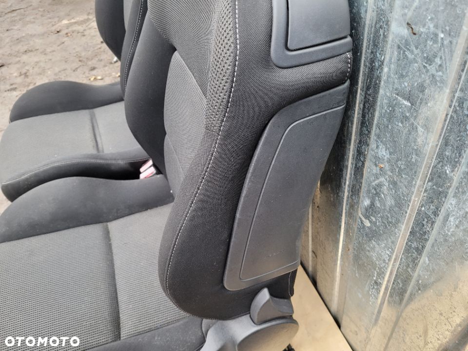 Poduszka lewa prawa fotela w fotel fotelówka Peugeot 207 CC - 1