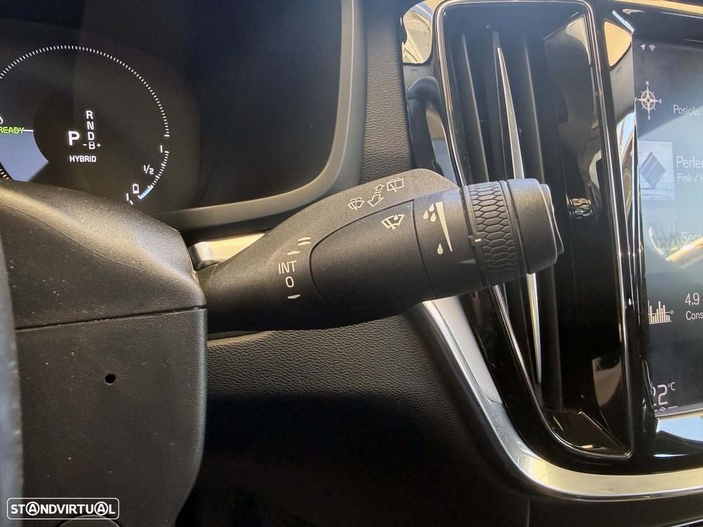 Volvo V60 2.0 T8 AWD TE Momentum Plus - 37