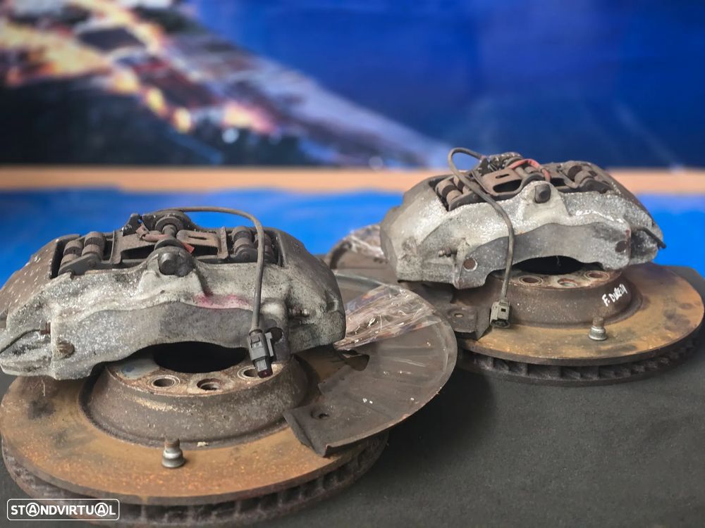 Conjunto Travões Frente ORIGINAL Brembo Audi Q7 4L 2006+ (Pinças + Discos + Proteções + Parafusos) - 4