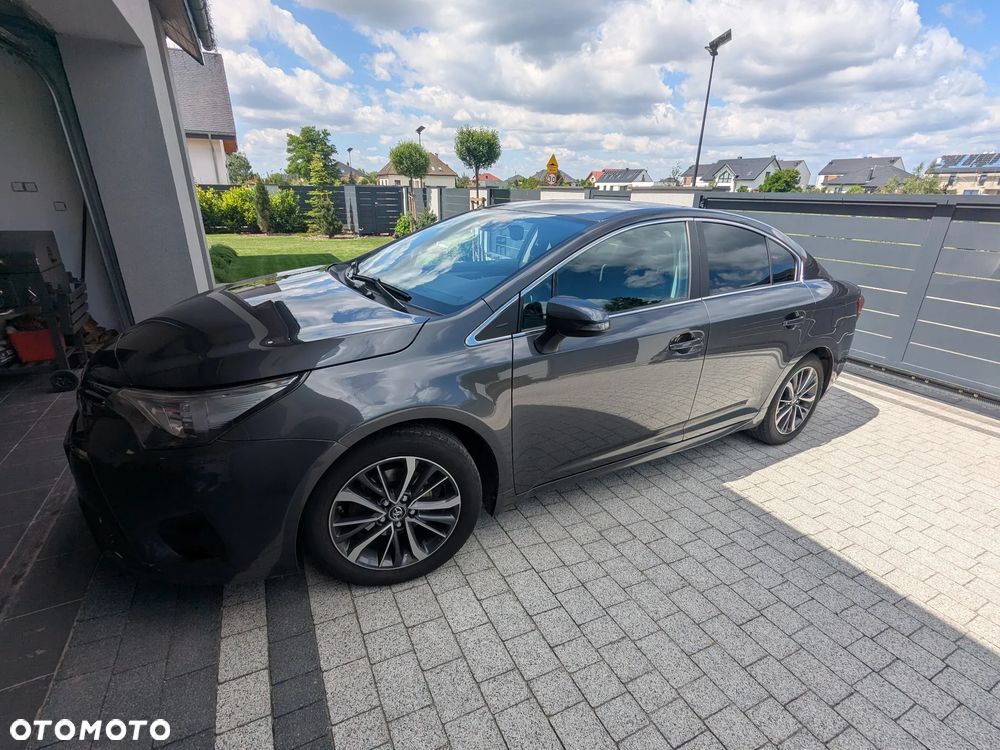 Toyota Avensis 1.8 Premium - 4
