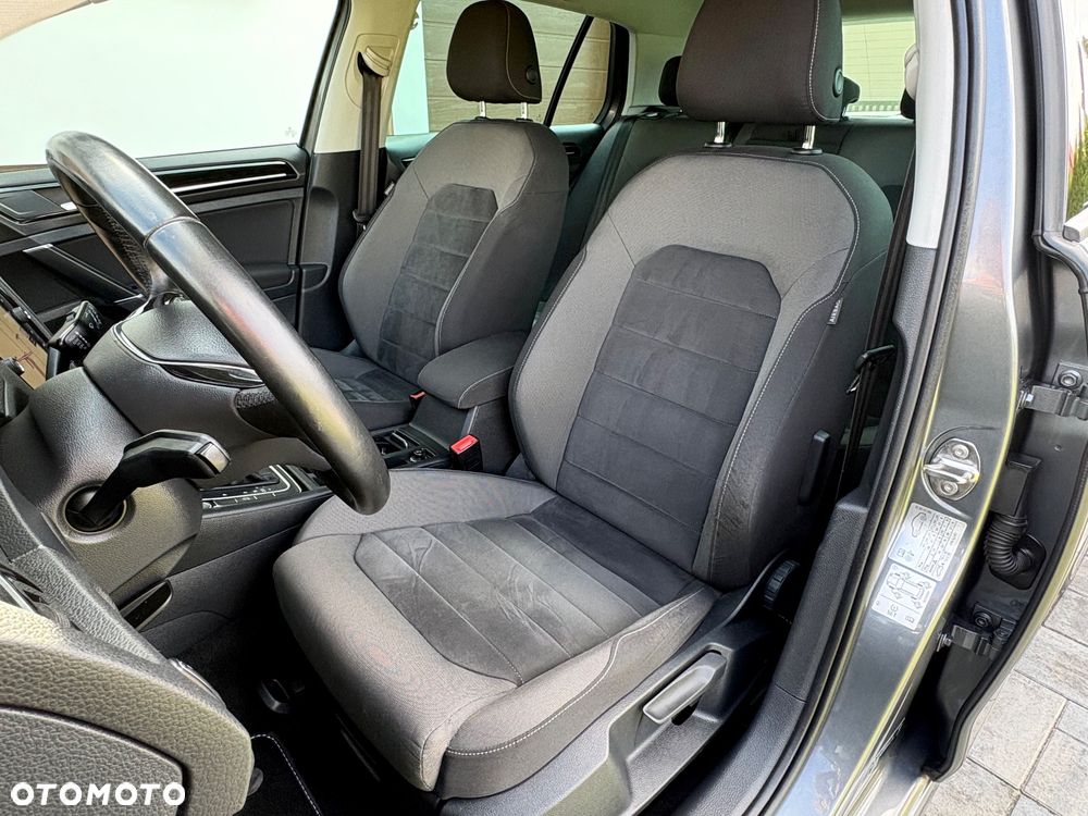 Volkswagen Golf - 33