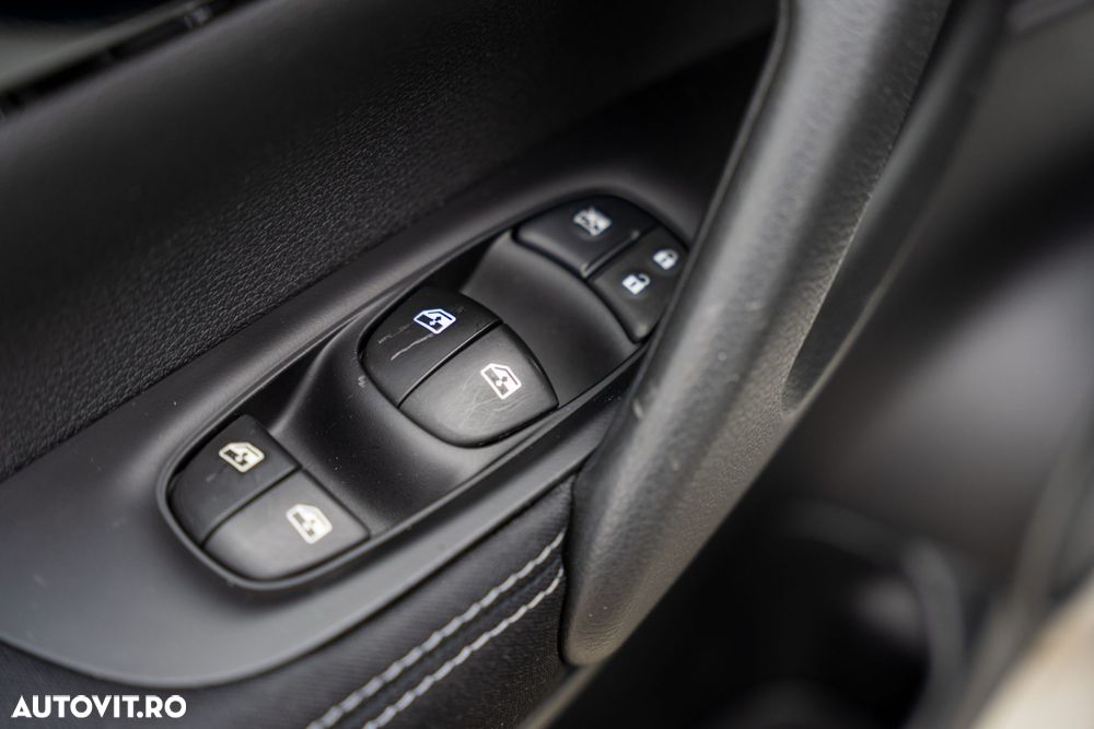 Nissan Qashqai 1.6 DCI Xtronic N-Connecta - 24