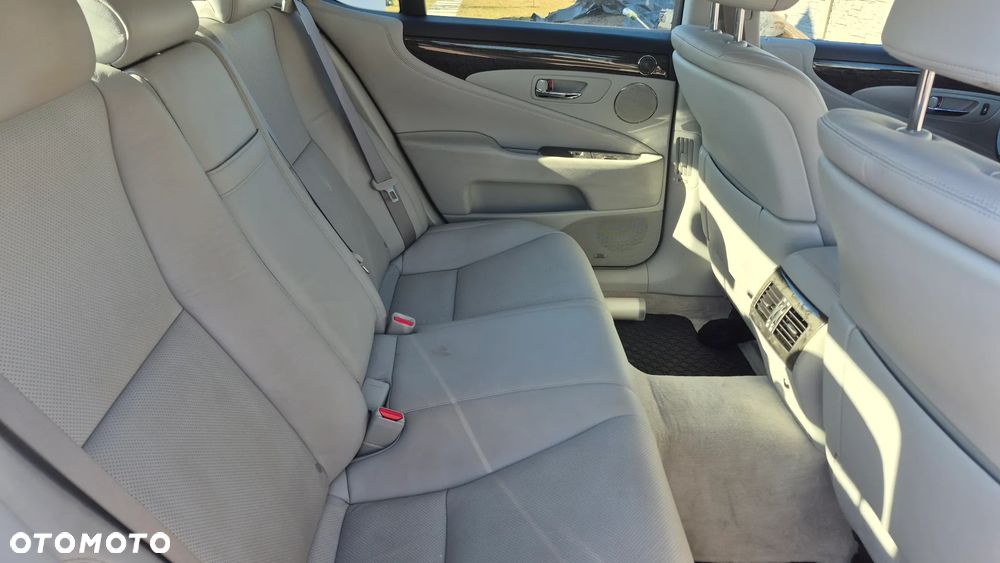 Lexus LS - 7