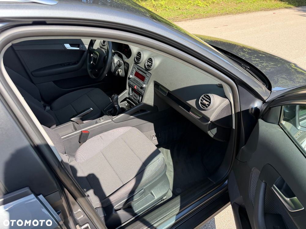 Audi A3 Sportback 1.6 Ambiente - 23