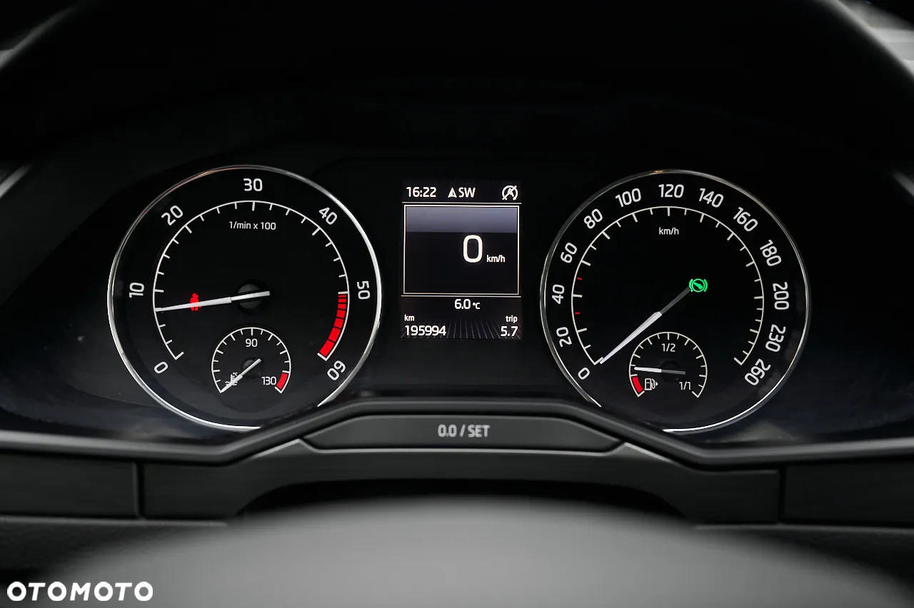 Skoda Superb 2.0 TDI DSG Premium Edition - 27