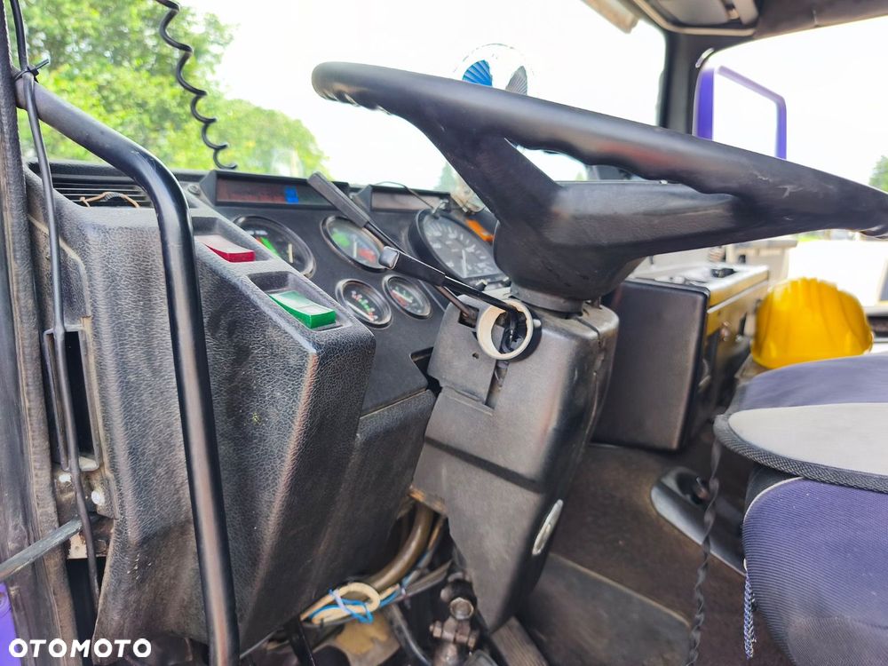 Volvo F 12 360 6X2 - 22