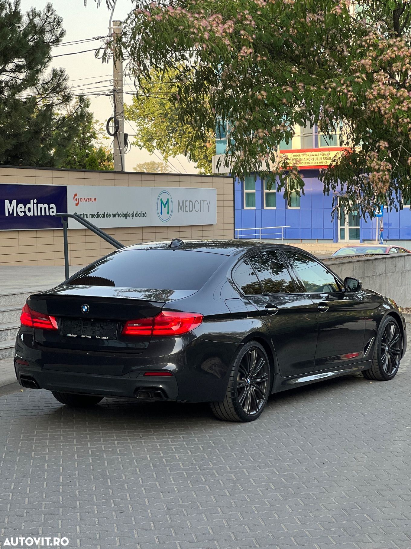 BMW Seria 5 550i xDrive - 1