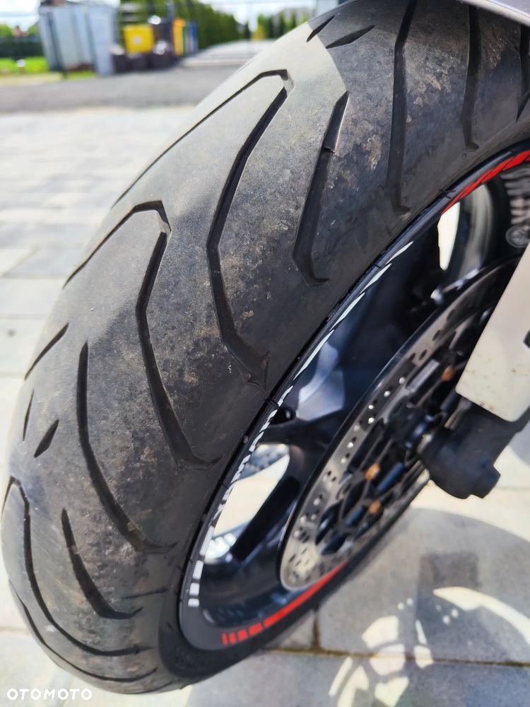 Yamaha FZS - 6