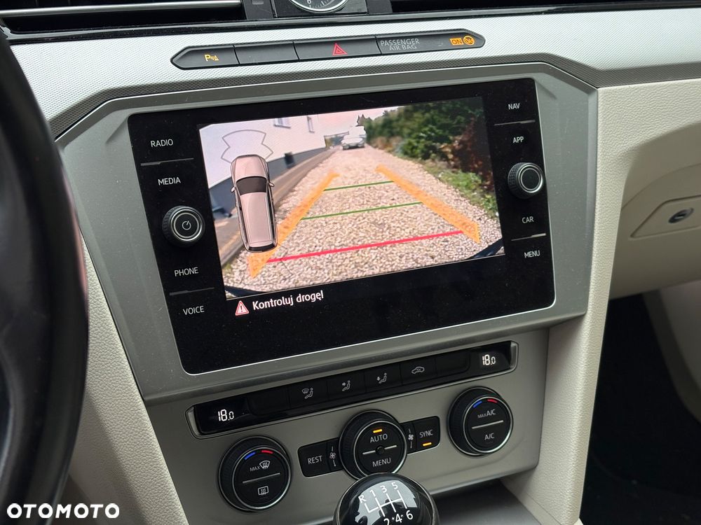 Volkswagen Passat 2.0 TDI SCR Comfortline - 15