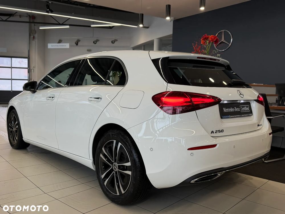 Mercedes-Benz Klasa A 250 4-Matic Progressive 7G-DCT - 3