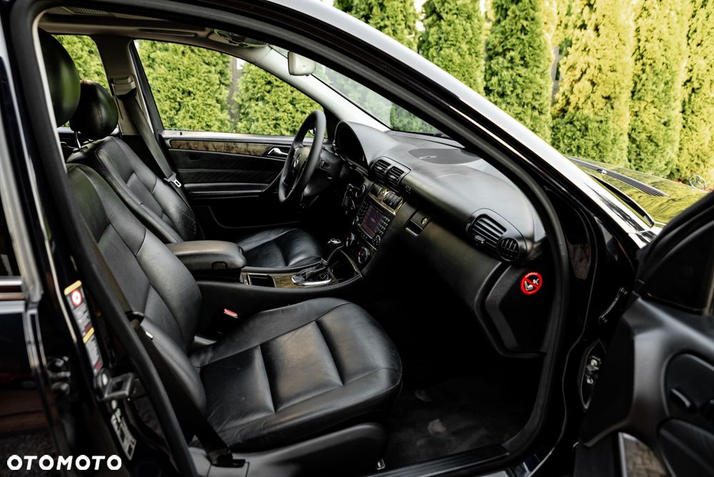 Mercedes-Benz Klasa C 320 4Matic Avantgarde Sport Edition - 25