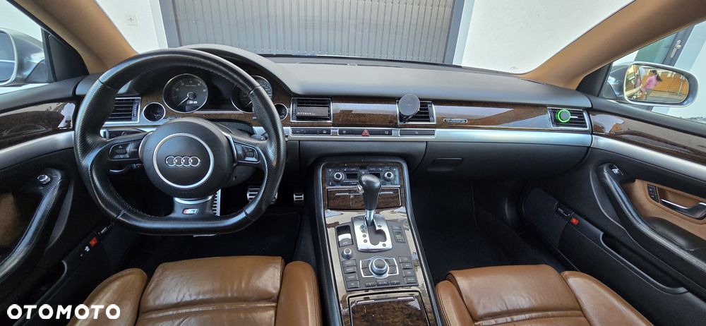 Audi A8 4.2 Quattro - 13