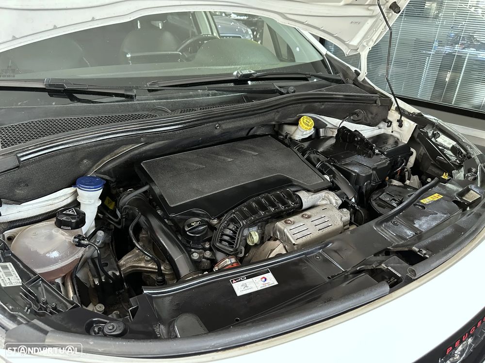 Peugeot 2008 1.2 PureTech GT Line - 42