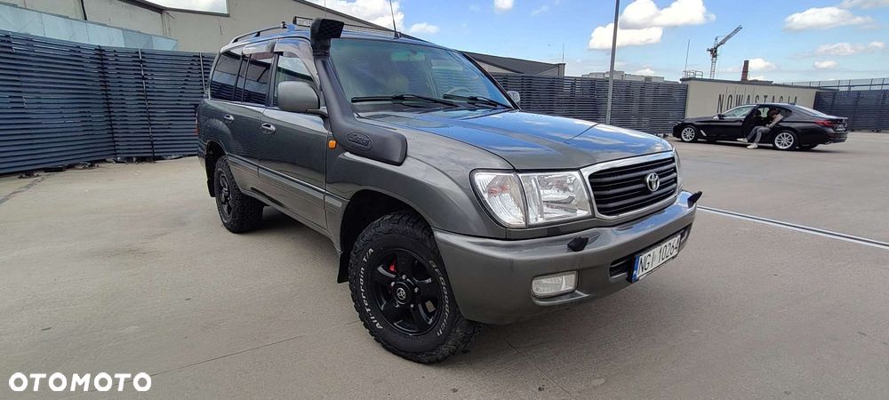 Toyota Land Cruiser - 1