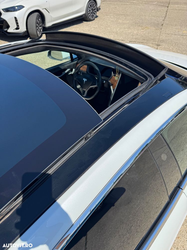 Tesla Model S - 5