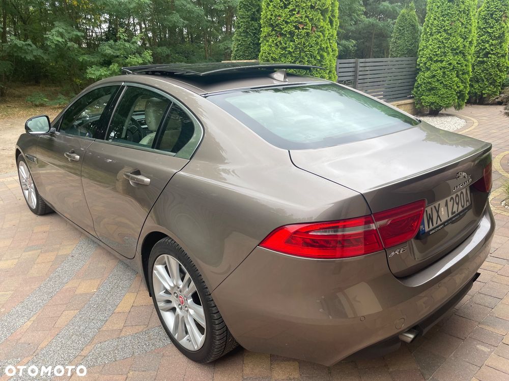 Jaguar XE 2.0 T Prestige - 3