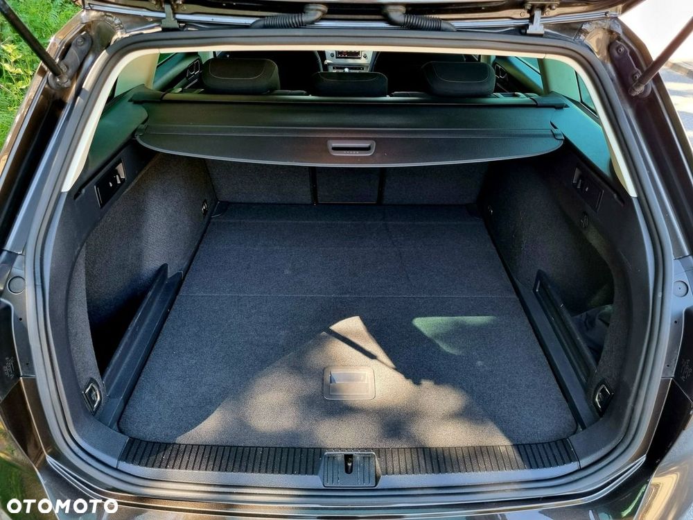 Volkswagen Passat - 13