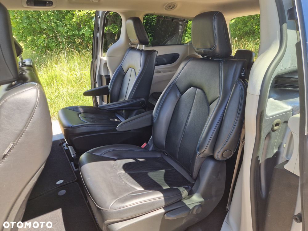 Chrysler Pacifica - 17