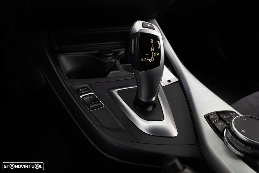 BMW 116 d Pack M Auto - 24