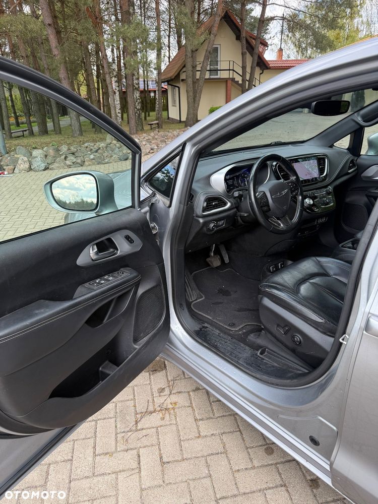 Chrysler Pacifica - 8