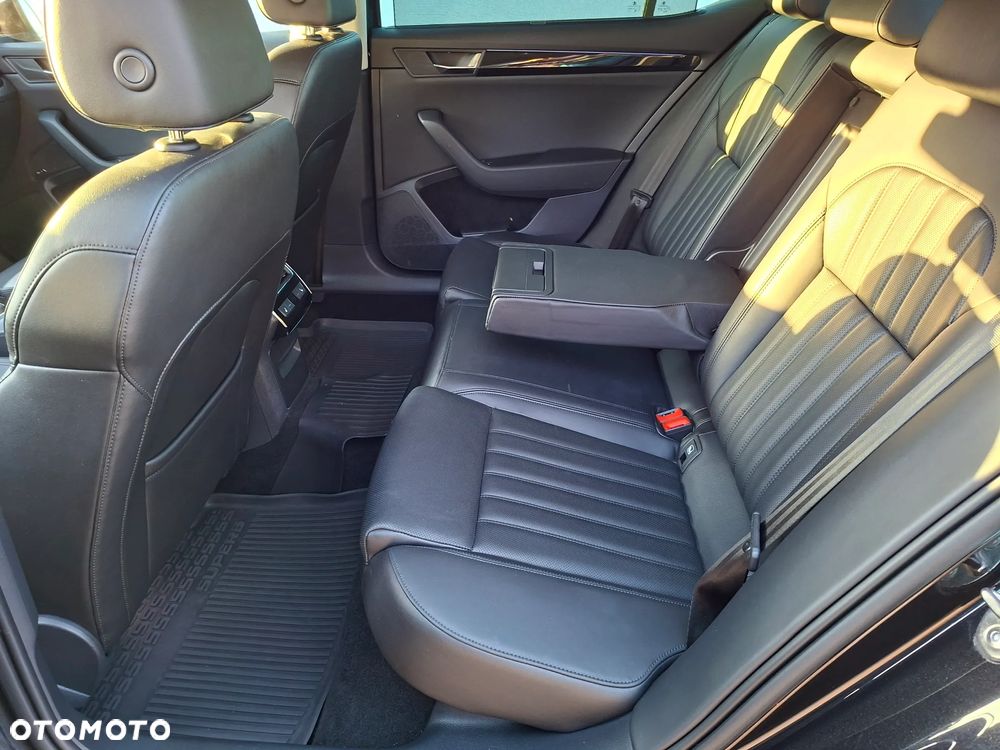 Skoda Superb 2.0 TDI L&K DSG - 19