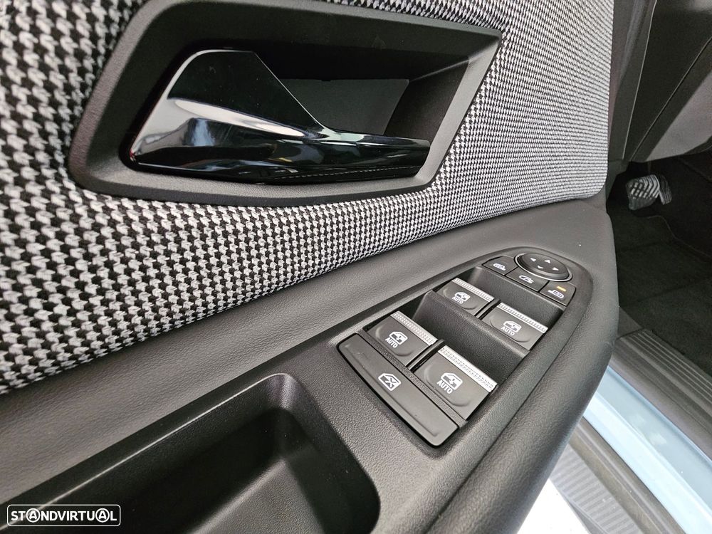Renault 4 E-Tech 52 kWh Iconic Autonomia Conforto - 23