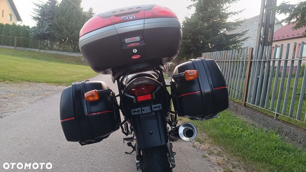 Suzuki GSX - 16