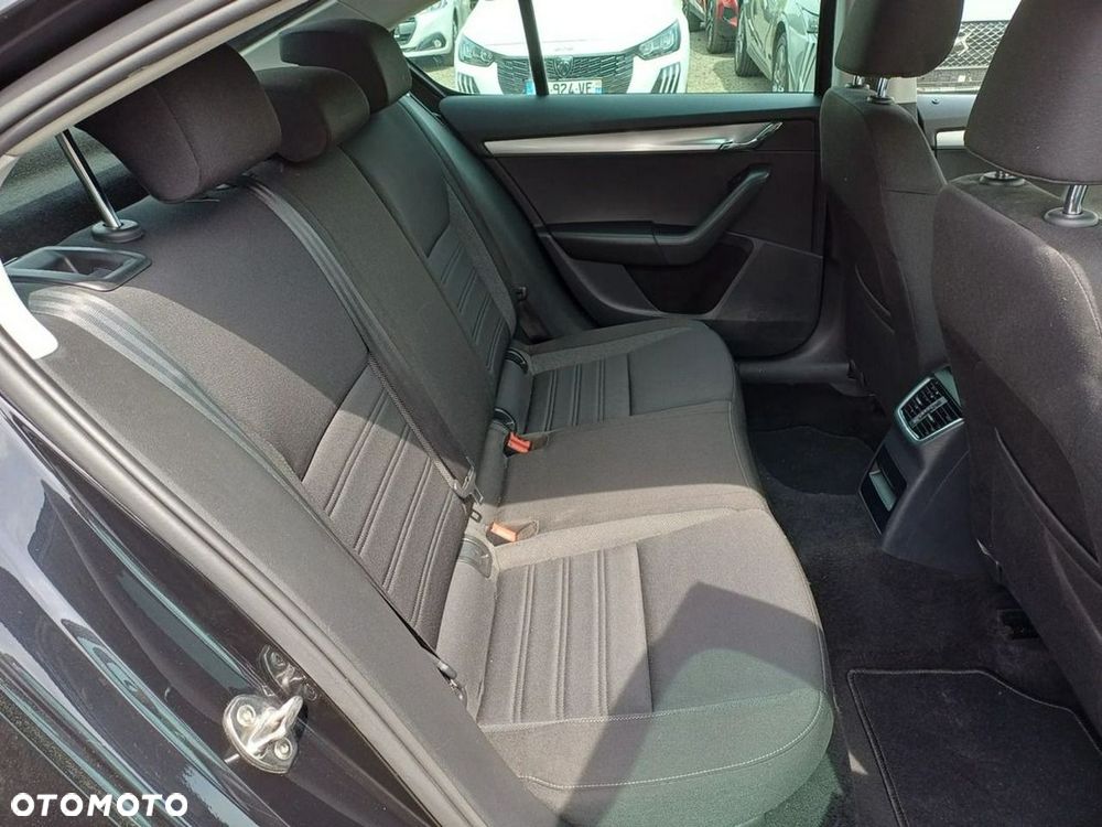 Skoda Octavia 1.6 TDI DSG Clever - 13