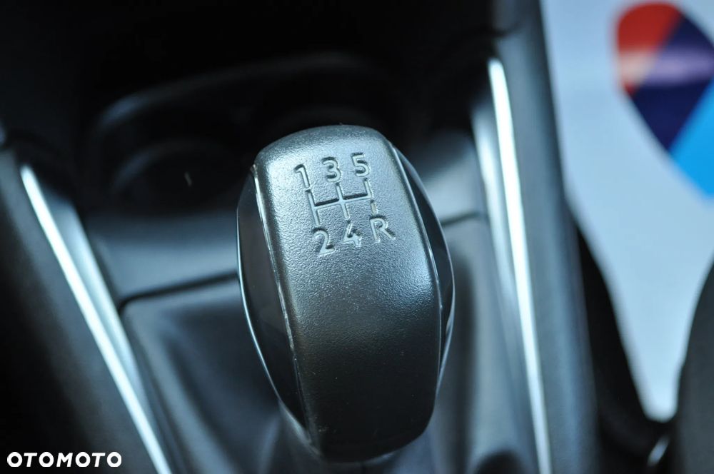 Peugeot 208 - 33