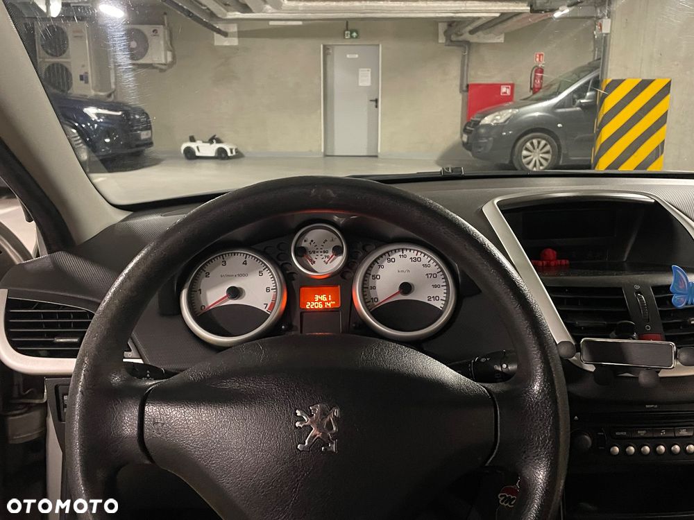 Peugeot 207 1.4 16V Trendy - 10