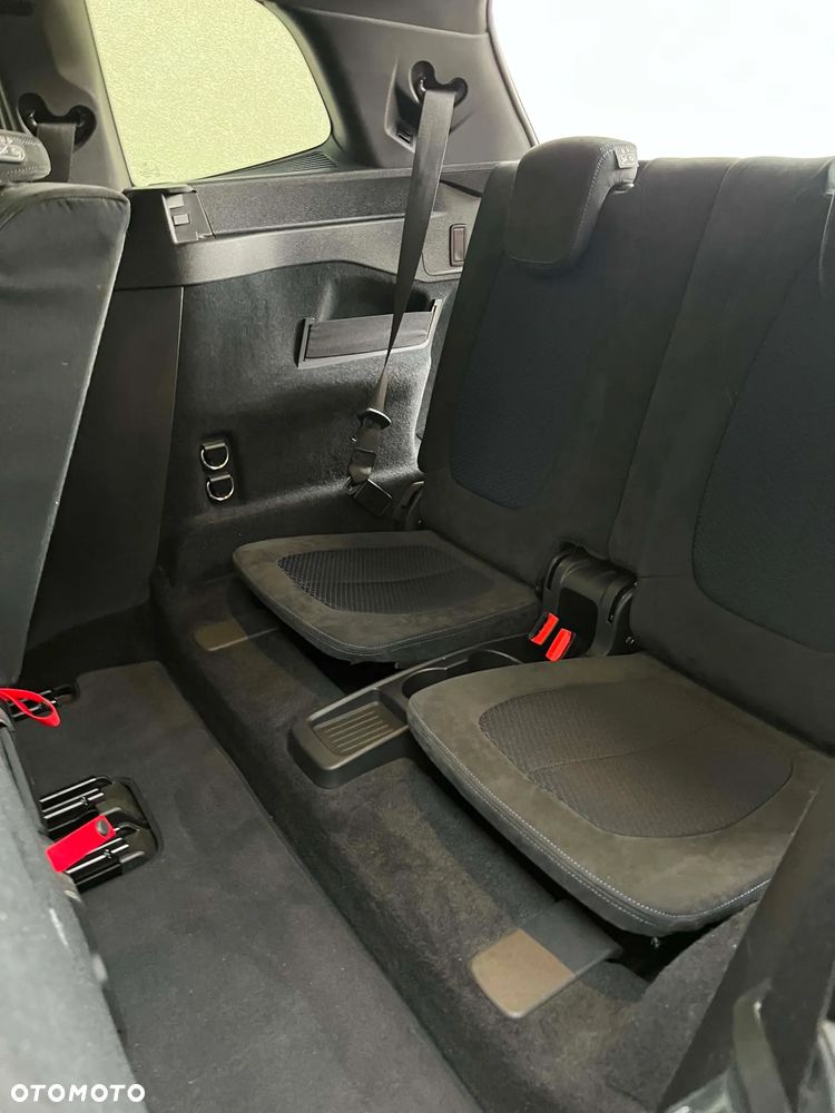 BMW Seria 2 218d - 8