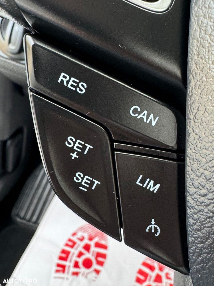 Ford Kuga - 27