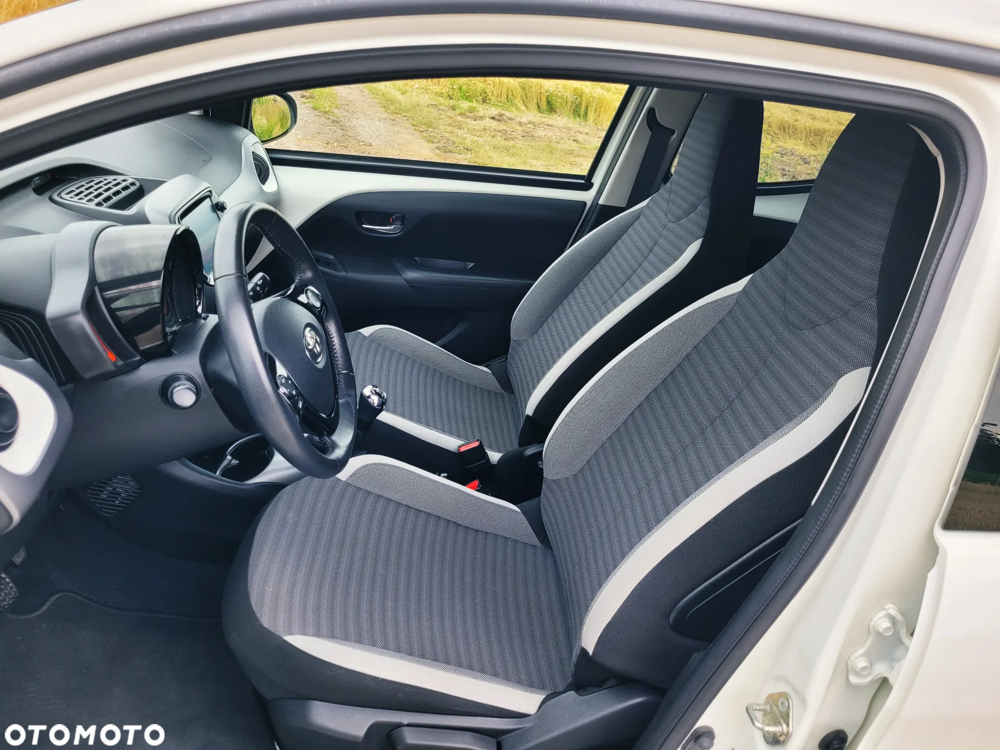 Toyota Aygo x-play connect - 12