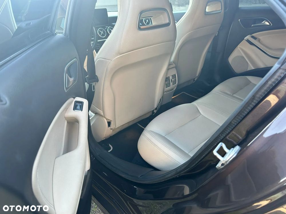 Mercedes-Benz CLA 250 7G-DCT - 20