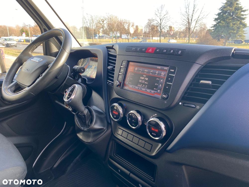 Iveco DAILY 35-160 HI-MATIC KONTENER WINDA 214.000 KM PRZEBIEGU - 39