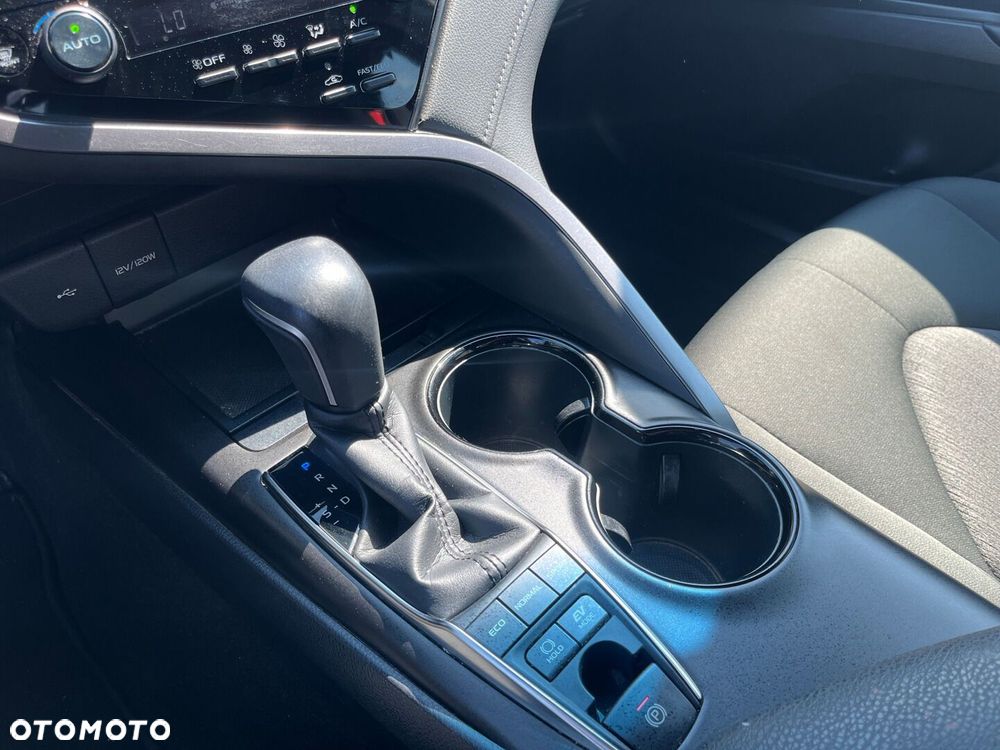 Toyota Camry 2.5 Hybrid Comfort CVT - 16