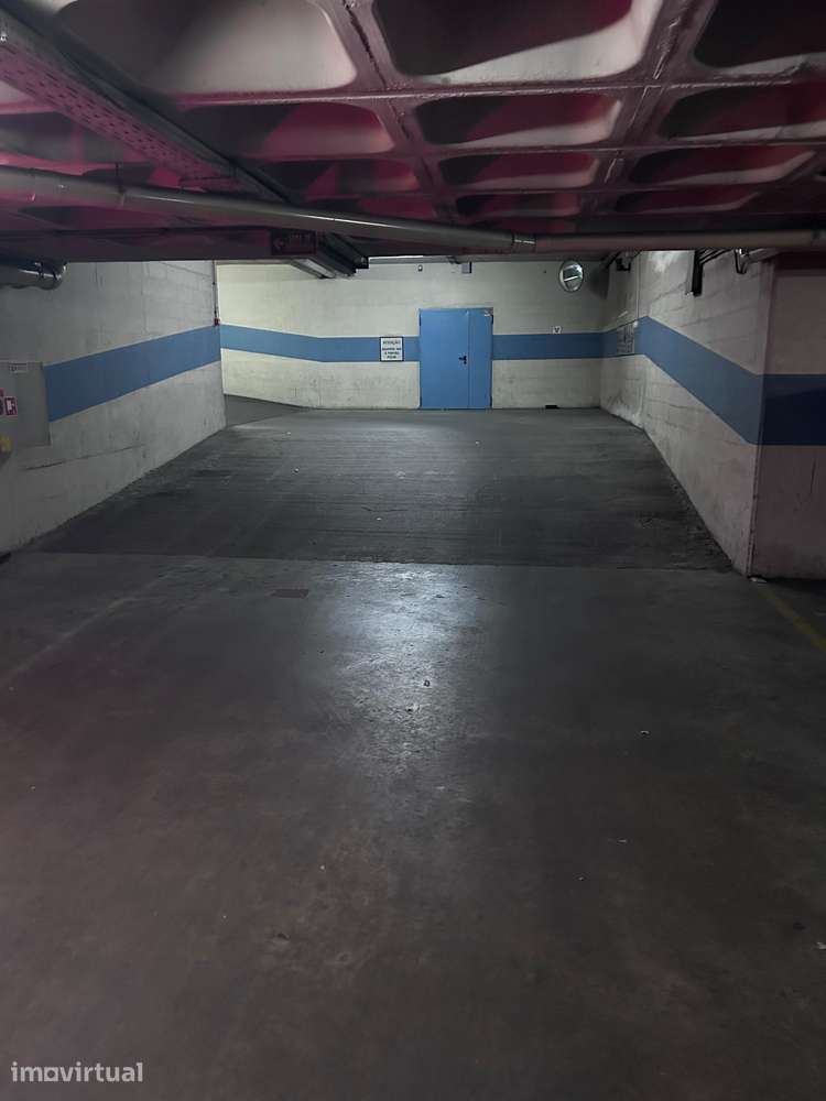 Lugar de estacionamento na Avenida Miguel Torga, 27 / Rua de Campolide - Grande imagem: 3/3