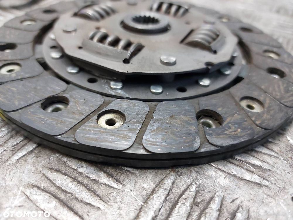 SPRZĘGŁO TARCZA + DOCISK + ŁOŻYSKO OPOROWE AGILA A 1.2 16V - 3