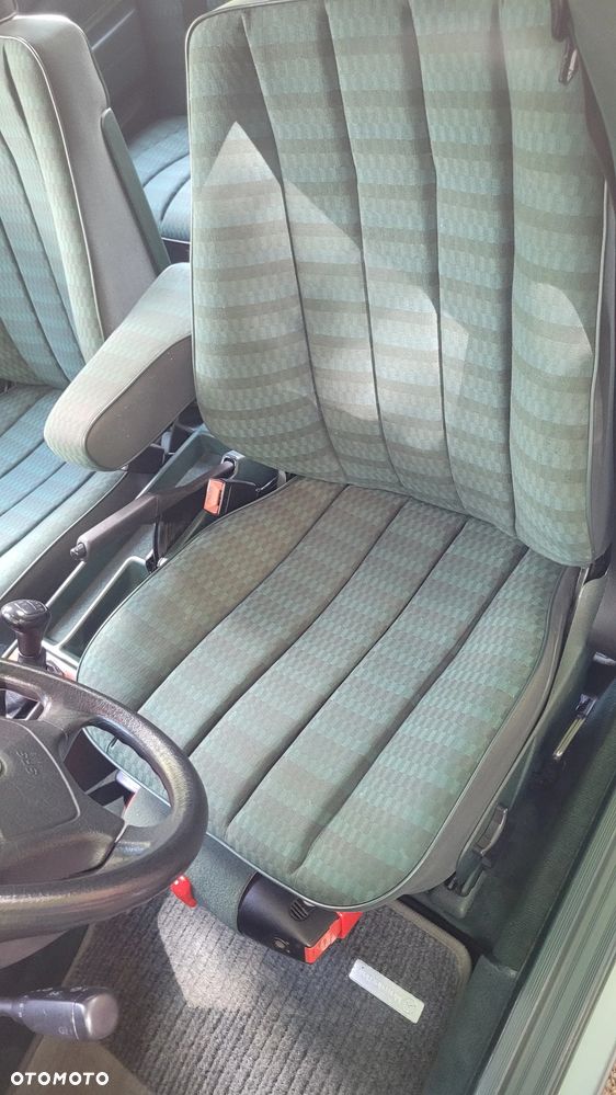 Mercedes-Benz W201 (190) - 7