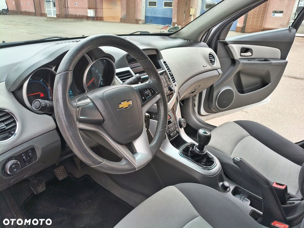 Chevrolet Cruze 2.0 LS - 13