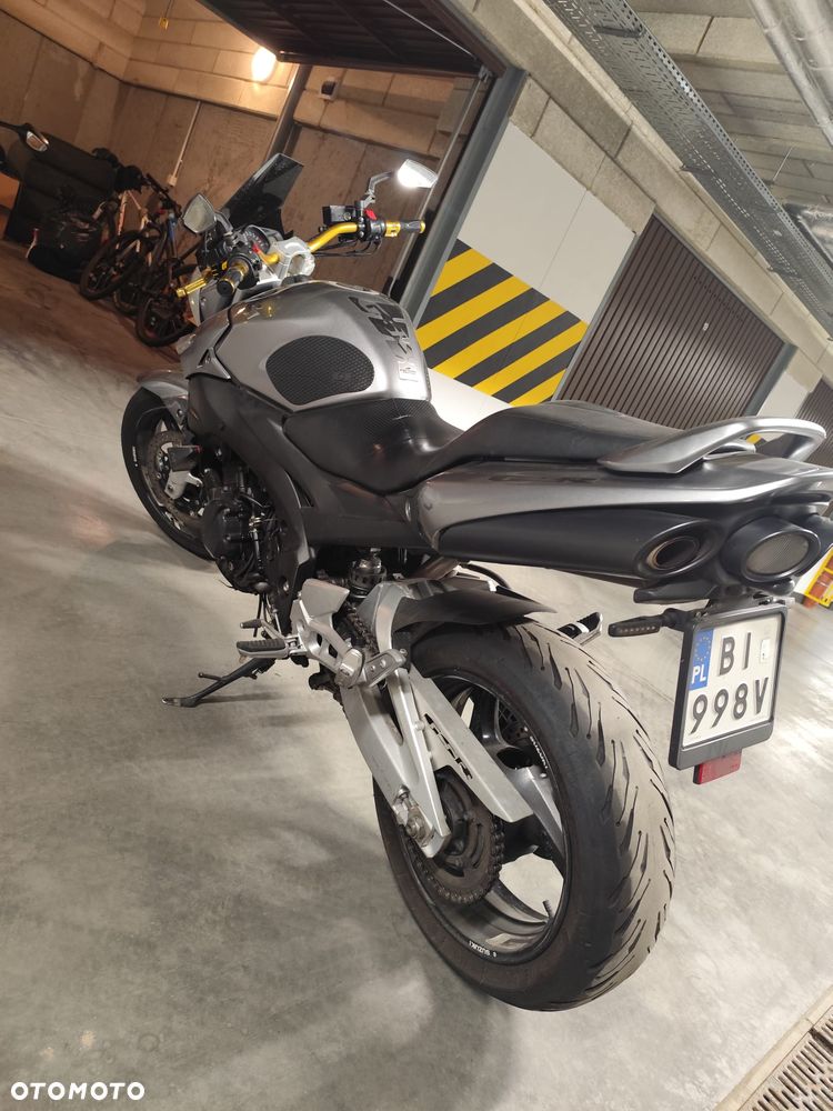 Suzuki GSR - 4