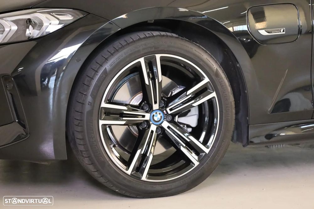 BMW 330 e Pack Desportivo M Auto - 15