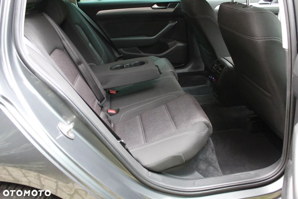 Volkswagen Passat 2.0 TDI (BlueMotion Technology) Comfortline - 16