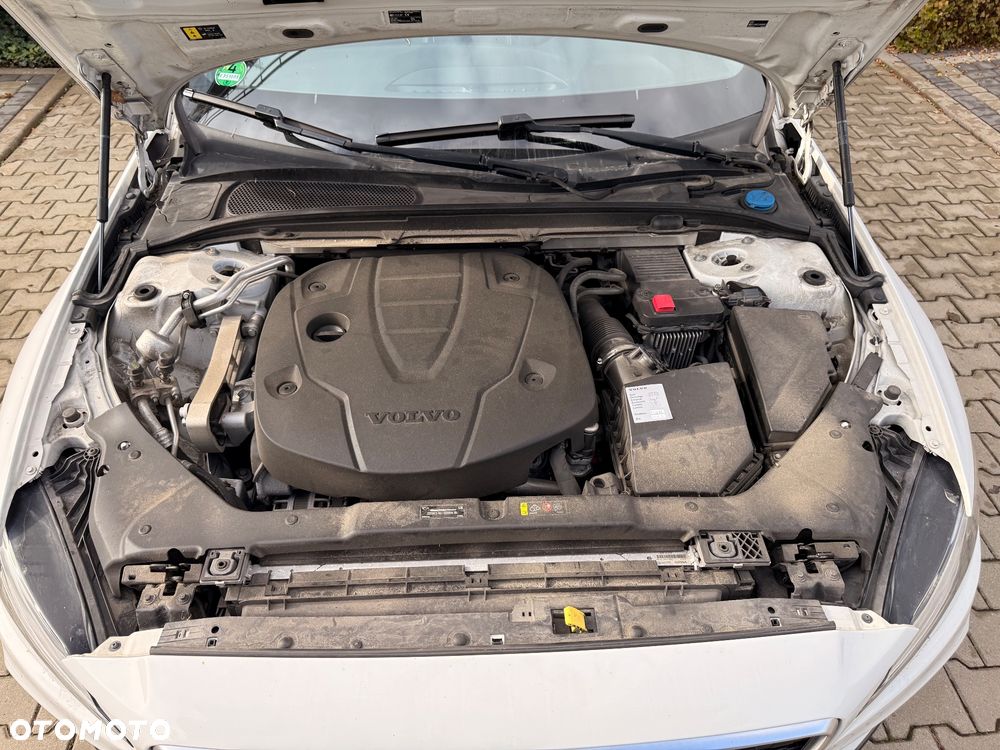 Volvo V60 D4 R-Design - 32