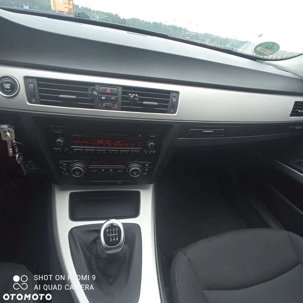 BMW Seria 3 318d - 11