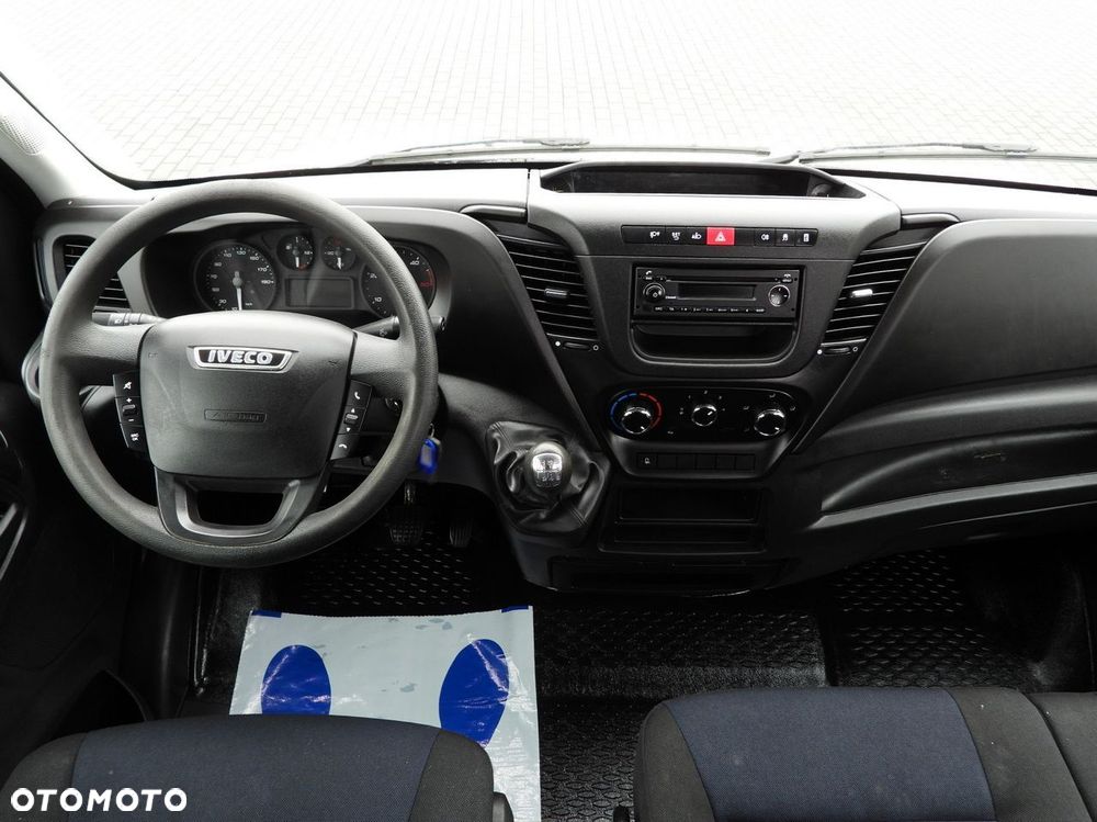 Iveco DAILY 35S14 FURGON BRYGADÓWKA 7 MIEJSC TEMPOMAT  140KM - 30