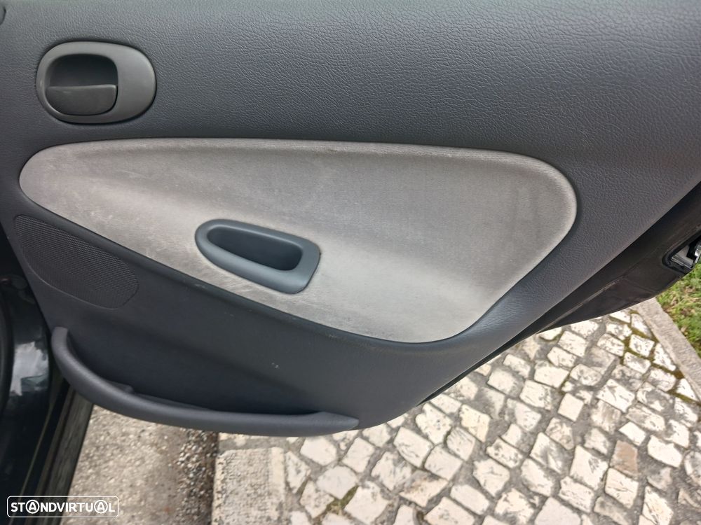 Peugeot 206 1.1 Black & Silver - 32