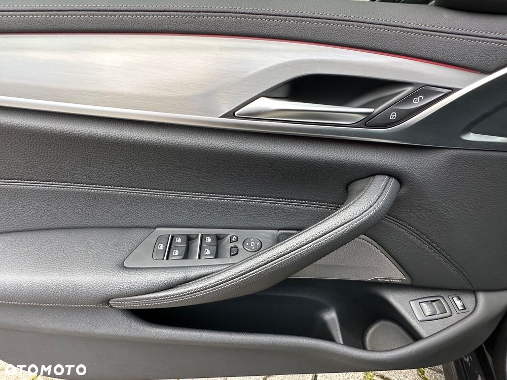 BMW Seria 5 530e xDrive M Sport sport - 33