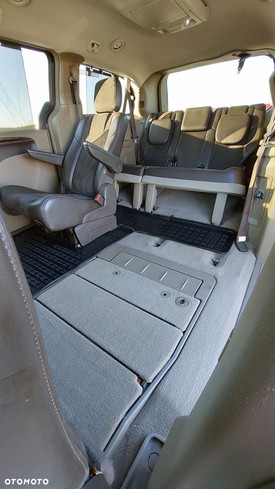 Lancia Voyager 3.6 Platinum - 26