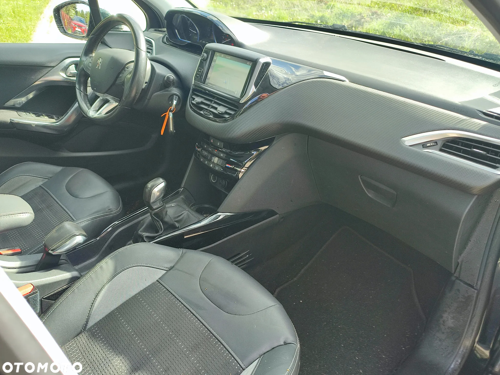 Peugeot 2008 1.6 e-HDi Allure S&S - 10